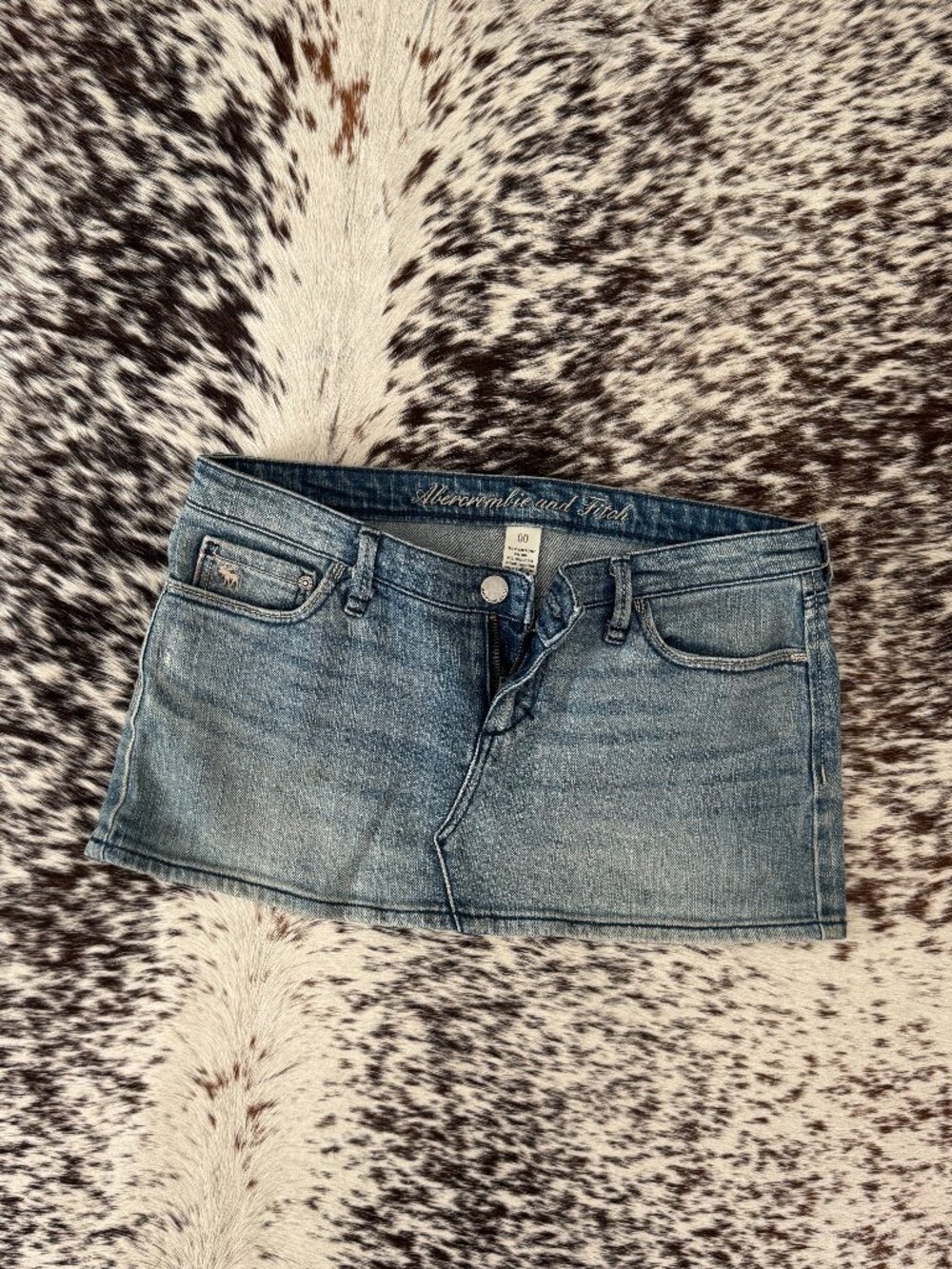 Abercrombie & Fitch Light Wash Denim Micro Mini Skirt Sz 00